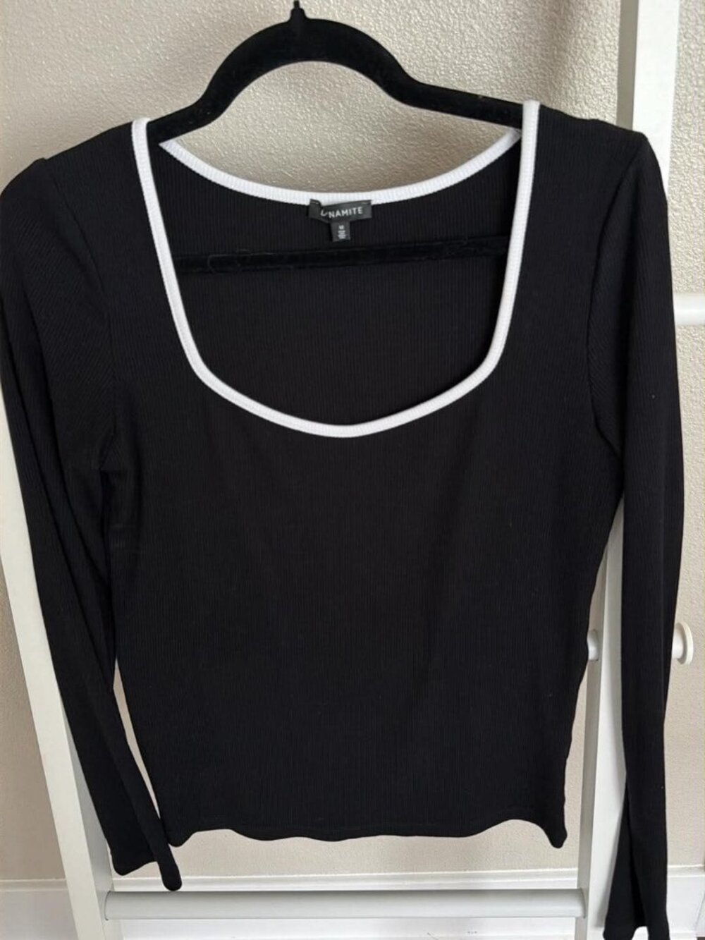 Dynamite Black Top White Neckline Women's Size M Excellent Condition